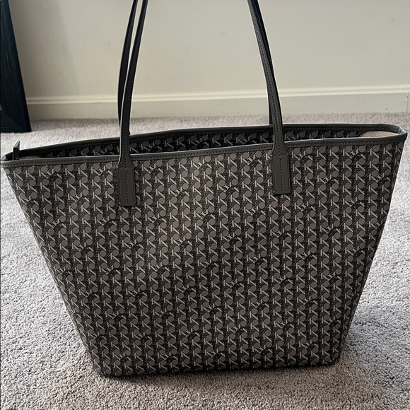 Tory Burch Ever Ready Gray Patterned Tote - Picture 8 of 8